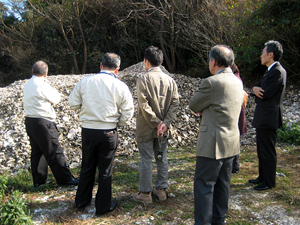 カキ殻保管場所視察 カキ殻保管場所視察